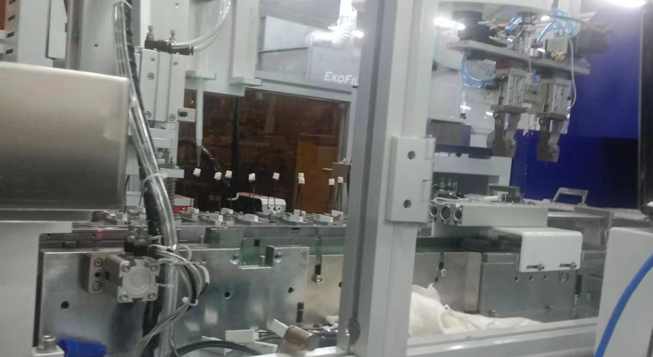 自动组装旋铆设备的特点、工作原理及使用注意事项